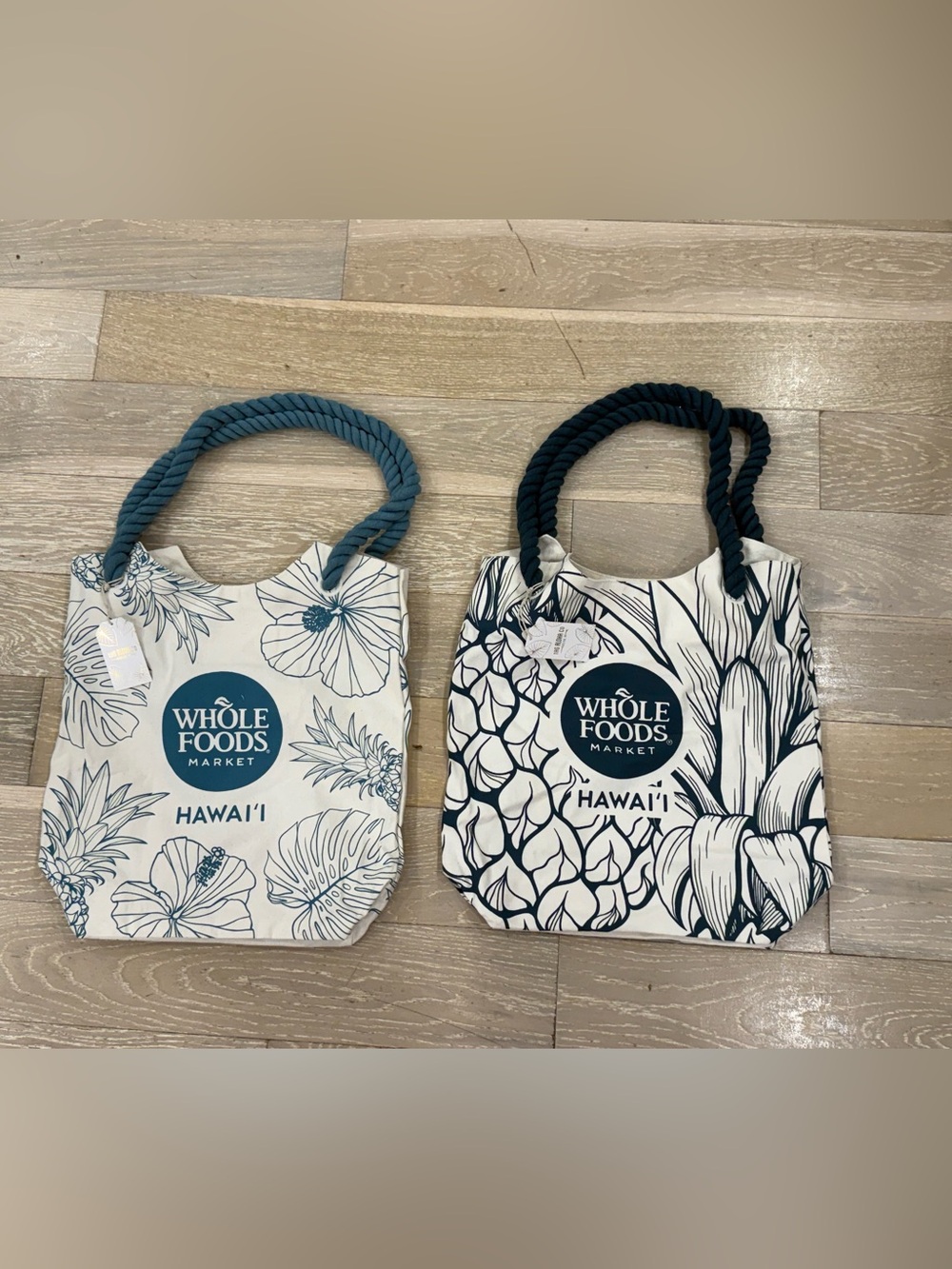 2 Whole Foods Market Hawaii Grocery Tote Bag - pineapple / Floral print NWT